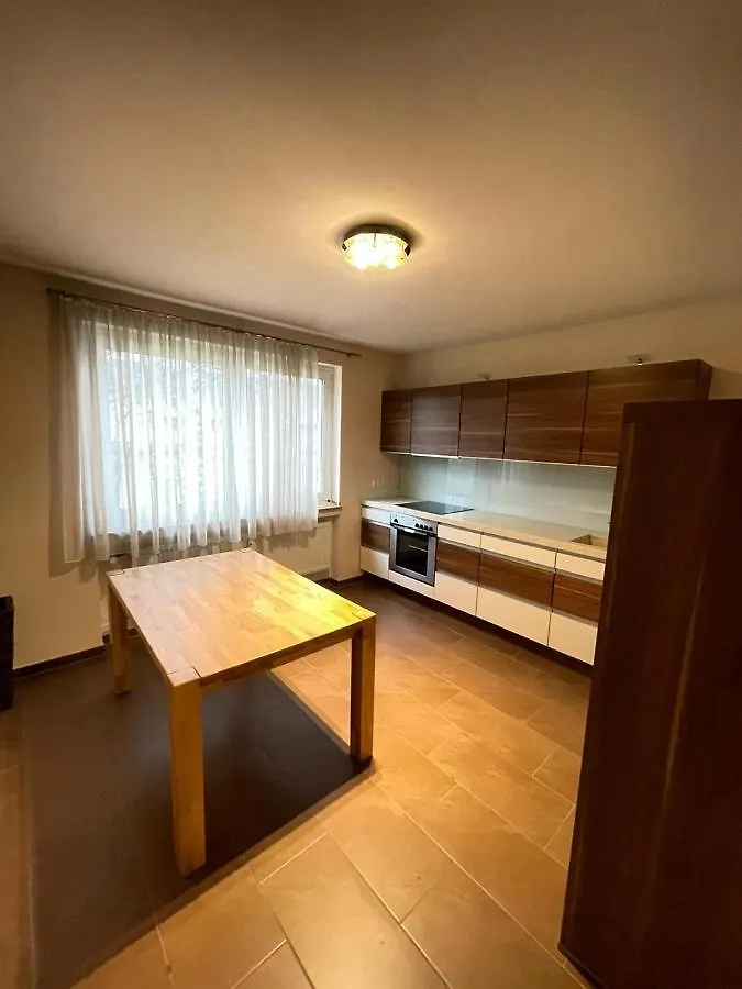2 Zimmer Apartment Mobliert Zentrale Lage In Koln 0*, Köln