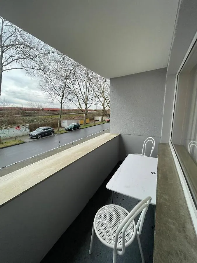 2 Zimmer Apartment Mobliert Zentrale Lage In Koln